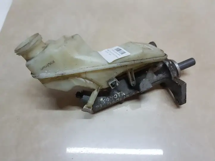 Toyota Corolla E120 E130 (2004 - 2007) Бачок тормозной жидкости — фото 2
