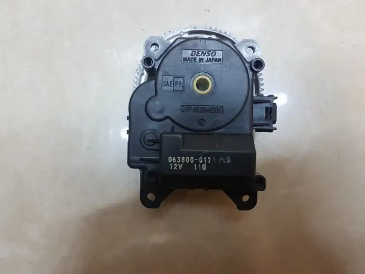 Lexus IS 220D-250-350 (2005 - 2010) 0638000171 Двигатель задвижки потока воздуха — фото 1