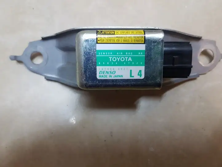 Toyota Prius (XW20) (2003 - 2009) 8983447020 Датчик удара SRS — фото 1