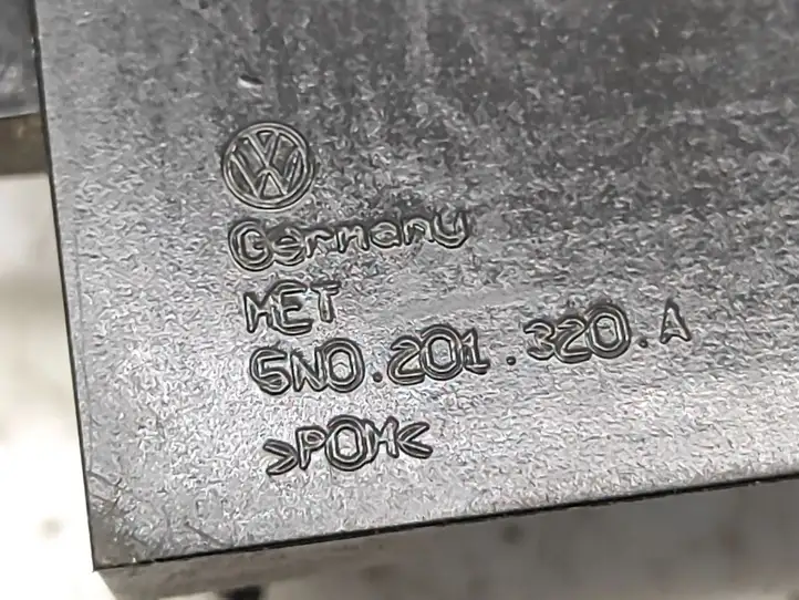Volkswagen Golf VII (2013 - 2019) 5N0201320A Реле насоса горючего — фото 6