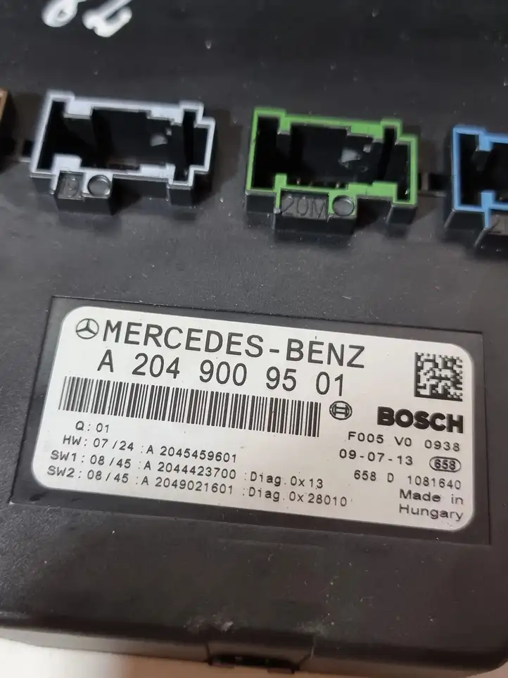 Mercedes-Benz C W204 (2007 - 2014) A2049009501 Блок предохранителей — фото 3