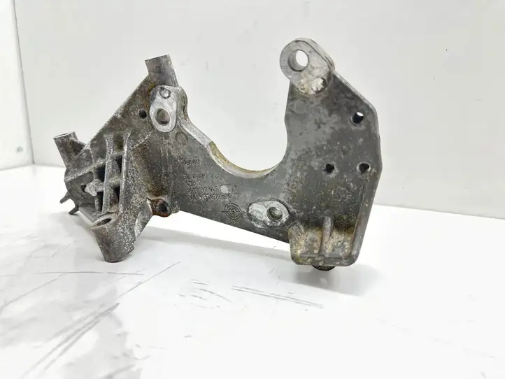 Audi A5 8T 8F (2007 - 2011) 059130147J Кронштейн топливного насоса — фото 2