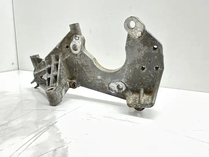 Audi A5 8T 8F (2007 - 2011) 059130147J Кронштейн топливного насоса — фото 3