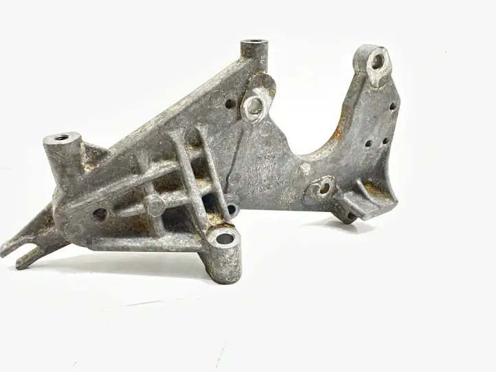 Audi A5 8T 8F (2007 - 2011) 059130147J Кронштейн топливного насоса — фото 1
