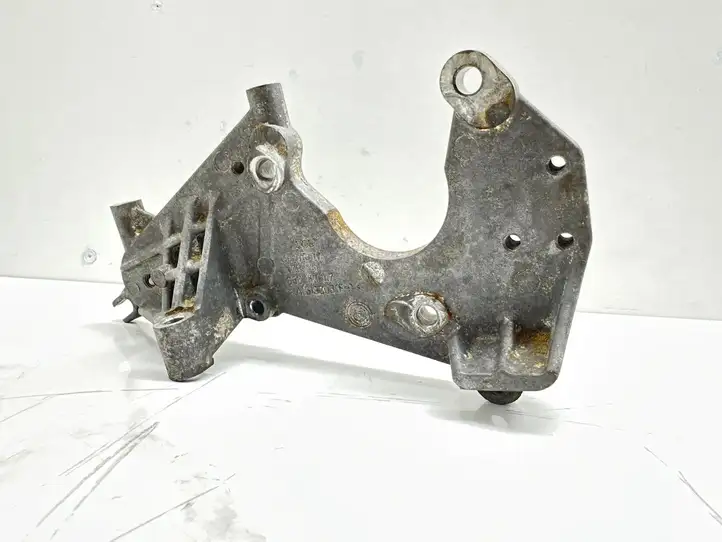 Audi A5 8T 8F (2007 - 2011) 059130147J Кронштейн топливного насоса — фото 3