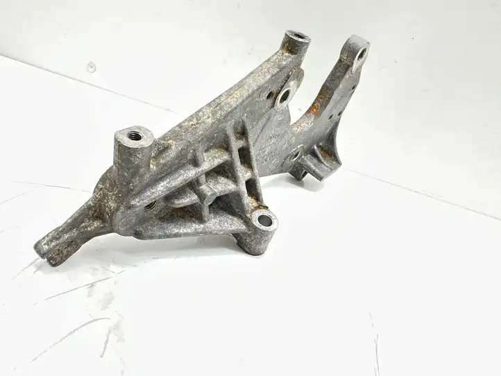 Audi A5 8T 8F (2007 - 2011) 059130147J Кронштейн топливного насоса — фото 6