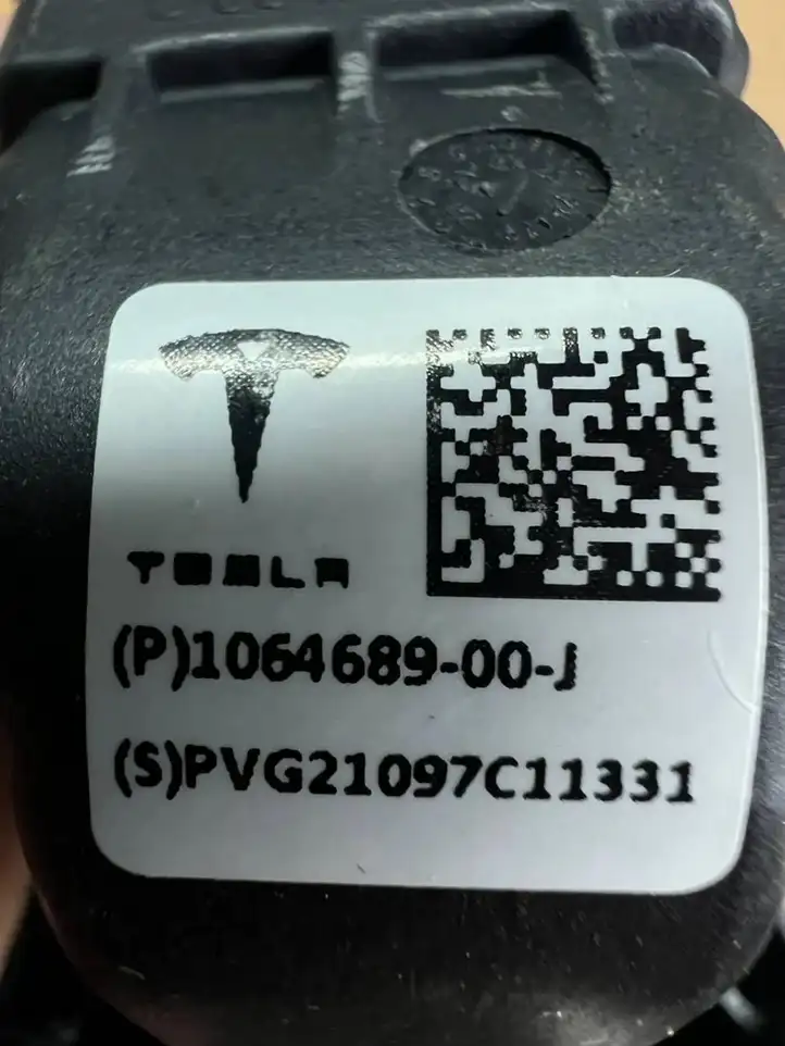 Tesla Model 3 (2017 - 2023) 106468900J Реле защиты аккумулятора — фото 3