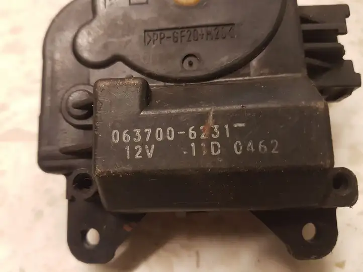 Toyota Avensis T220 (2000 - 2003) 0637006231 Двигатель задвижки потока воздуха — фото 1