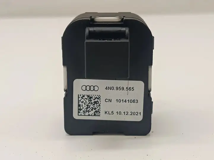 Audi A6 S6 C8 4K (2018 - ) 4N0959565 Накладка кнопки регулировки зеркал — фото 2