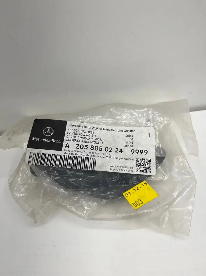 Mercedes-Benz C W205 (2014 - 2021) A2058850224 Заглушка буксировочной петли бампера — фото 2
