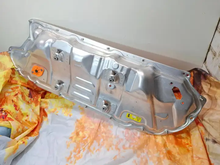 Tesla Model 3 (2017 - 2023) 149417100A Крышка ящика аккумулятора — фото 1
