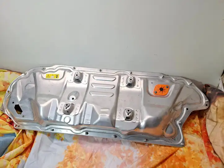 Tesla Model 3 (2017 - 2023) 149417100A Крышка ящика аккумулятора — фото 3