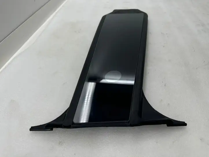 Tesla Model Y (2019 - 2024) 151625800E Наружная накладка стойки B — фото 4