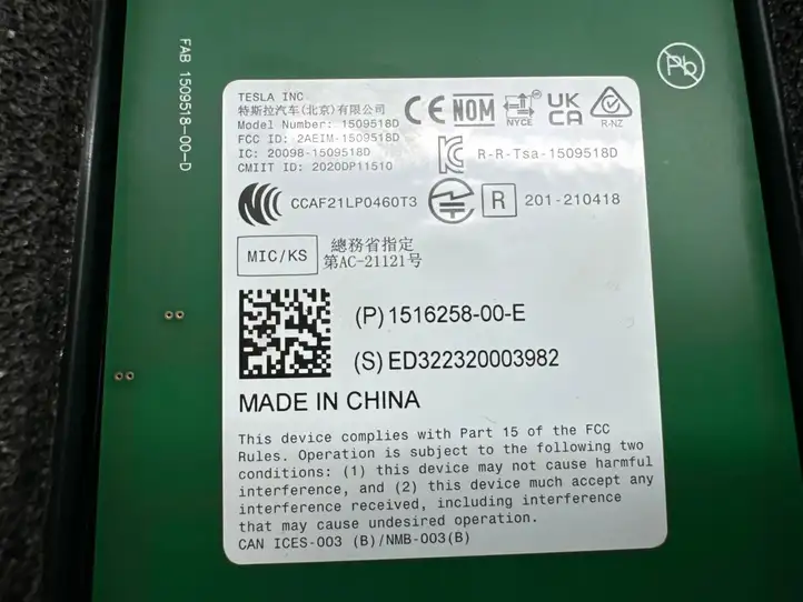 Tesla Model Y (2019 - 2024) 151625800E Наружная накладка стойки B — фото 7