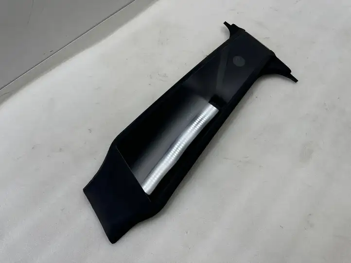 Tesla Model Y (2019 - 2024) 151625500E Наружная накладка стойки B — фото 5