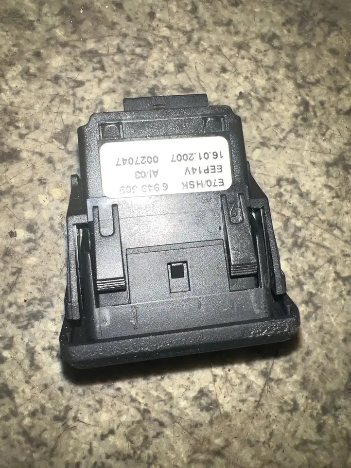 BMW X5 E70 (2006 - 2013) 6949309 Кнопка бардачка — фото 2