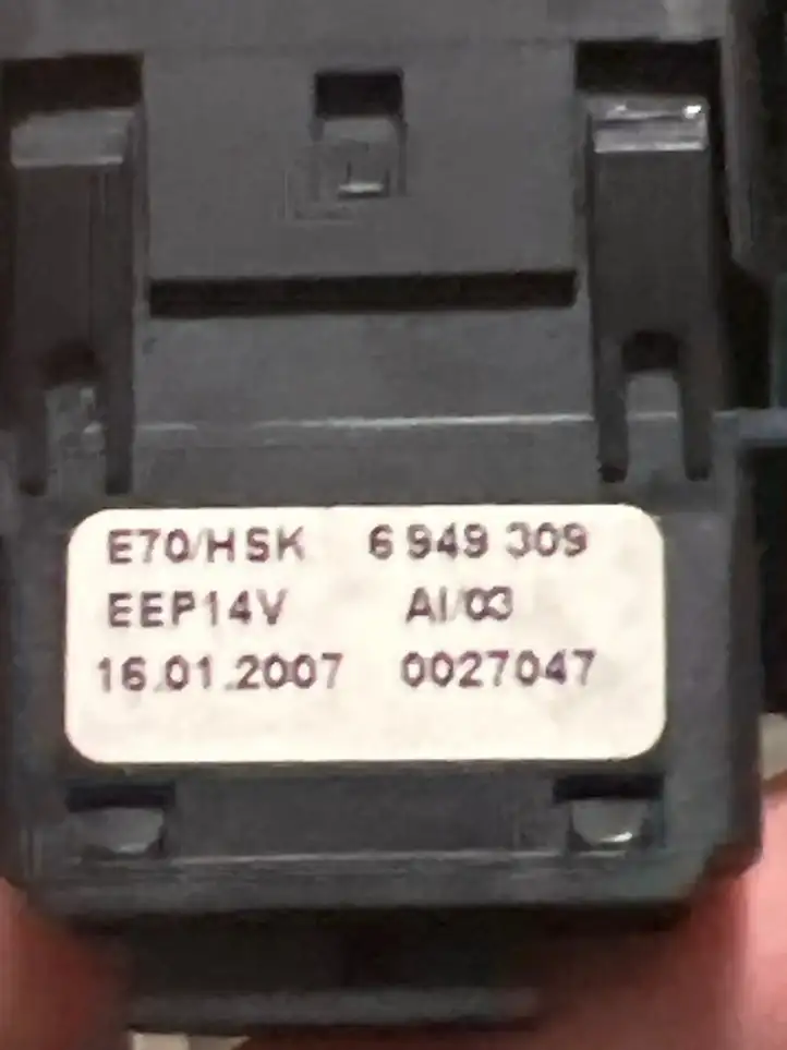 BMW X5 E70 (2006 - 2013) 6949309 Кнопка бардачка — фото 3