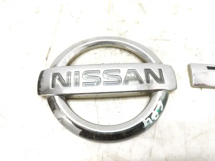 Nissan Almera (2000 - 2006) 84890BU700 Эмблема производителя — фото 4