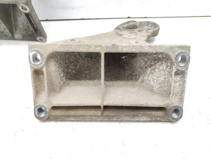 BMW Z4 E85 E86 (2002 - 2008) 22111094697 Кронштейн двигателя — фото 2