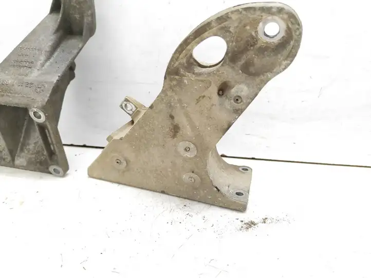 BMW Z4 E85 E86 (2002 - 2008) 22111094697 Кронштейн двигателя — фото 3