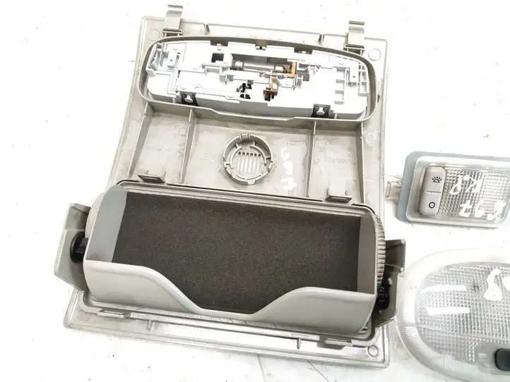 Ford Mondeo Mk III (2000 - 2007) 1S71F045B54A Передняя подсветка — фото 9