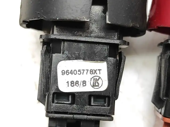 Citroen C2 (2008 - 2014) 96405778XT Включатель аварийных фонарей — фото 3