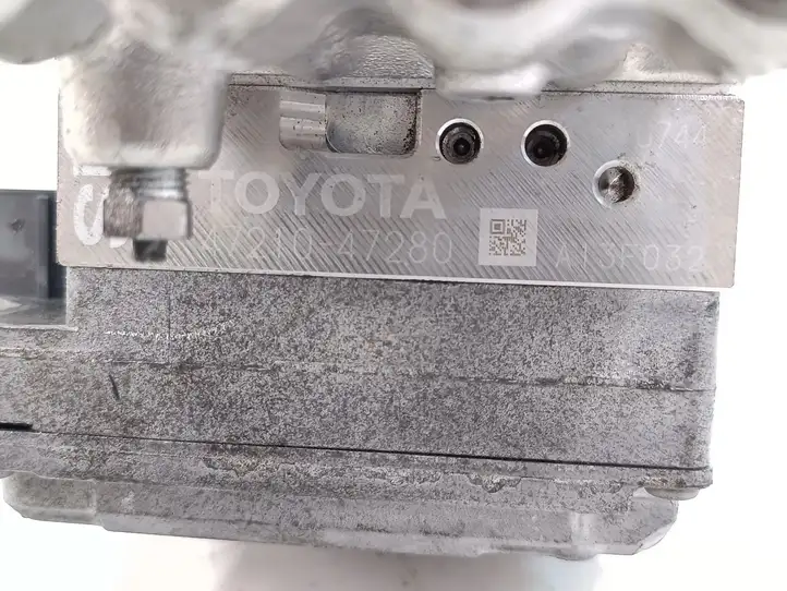 Toyota Prius+ (ZVW40) (2011 - 2018) 4721047280 ABS блок — фото 3