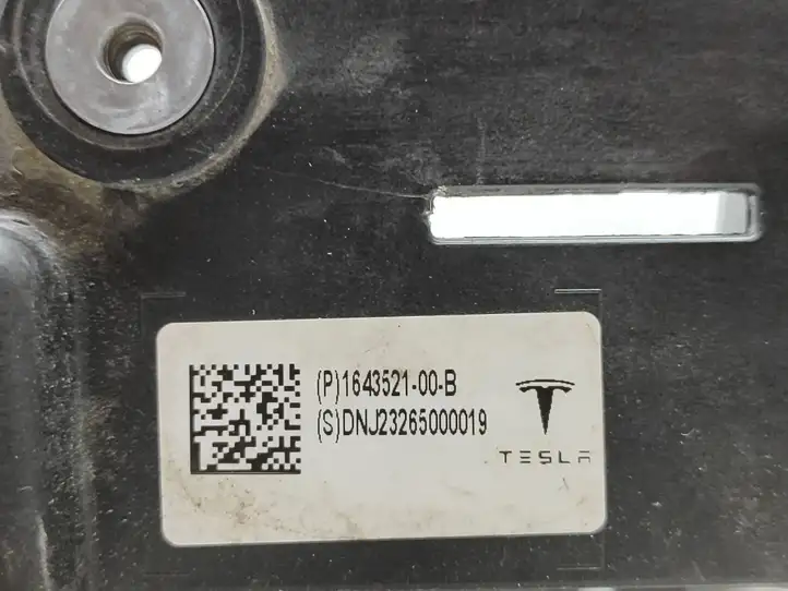 Tesla Model Y (2019 - 2024) 164352100B Верхняя панель радиатора — фото 3