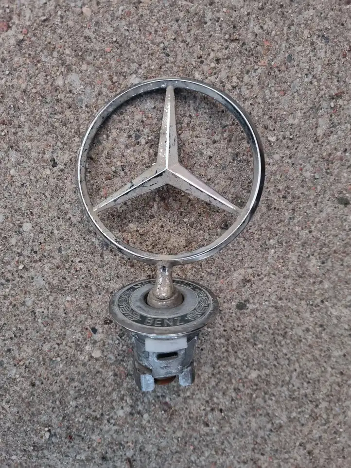 Mercedes-Benz C W203 (2000 - 2007) Эмблема производителя — фото 1