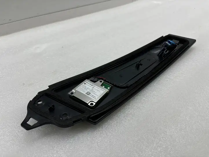 Tesla Model 3 (2017 - 2023) 140044100E Наружная накладка стойки B — фото 4