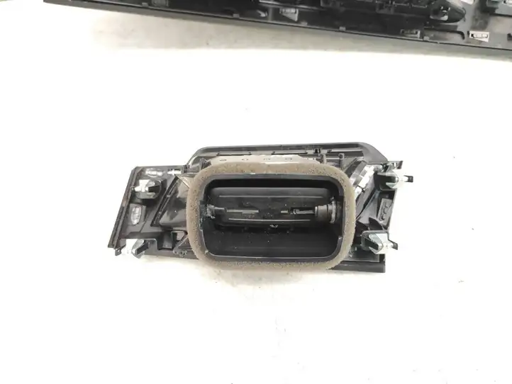 BMW X1 F48 F49 (2015 - 2022) 64229292740 Боковой воздушный дефлектор — фото 13