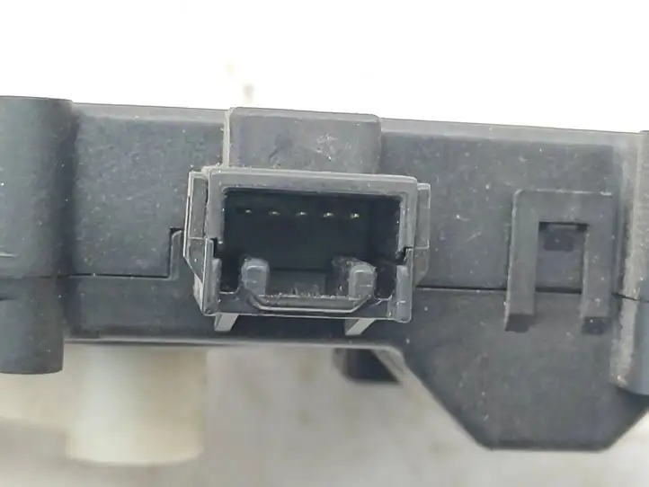 Toyota Avensis T250 (2003 - 2006) 0637008680 Двигатель задвижки потока воздуха — фото 3