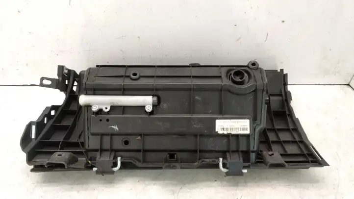 Jaguar XE (2014 - 2019) GX730060T10AC Вещевой ящик — фото 9