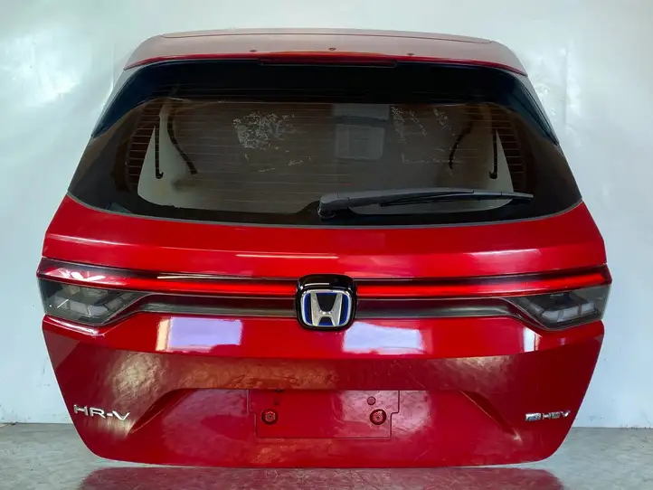 Honda HR-V (2021 - ) Крышка багажника — фото 1