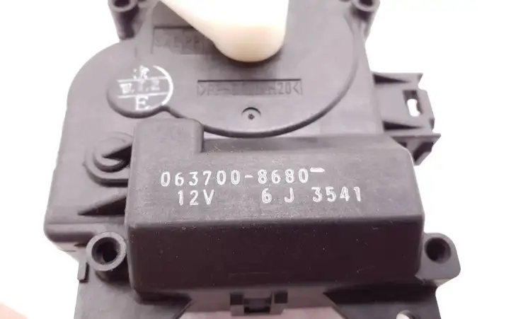 Toyota Corolla Verso AR10 (2004 - 2009) 0637008680 Двигатель задвижки потока воздуха — фото 4