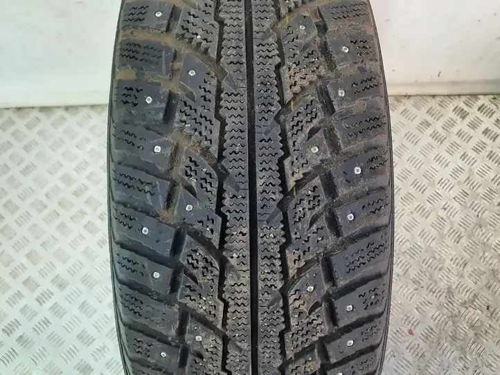 Toyota Prius (XW30) (2009 - 2015) KUMHO Зимняя шина шипованная R17 — фото 1