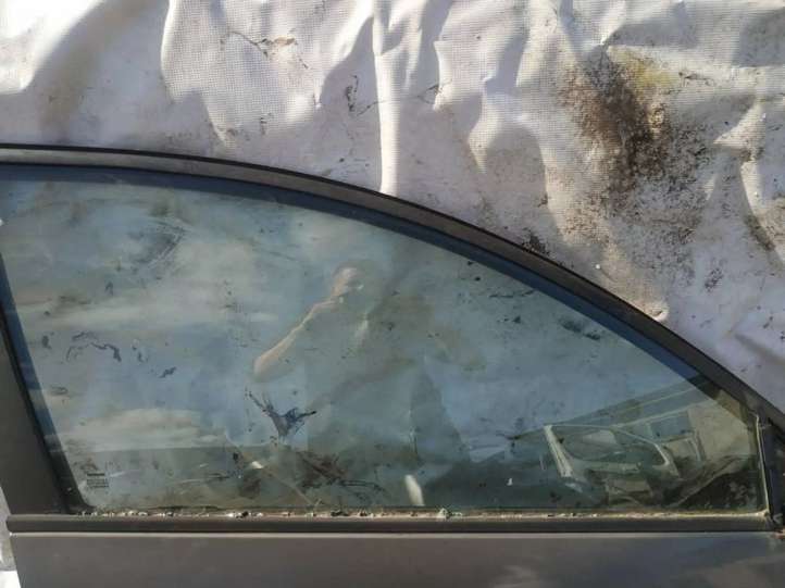 Nissan Primera Pagrindinis priekinių durų stiklas (keturdurio)