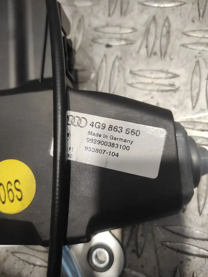 Audi A6 C7 (2011 - 2014) 4G9863560 Механизм шторки багажника — фото 2