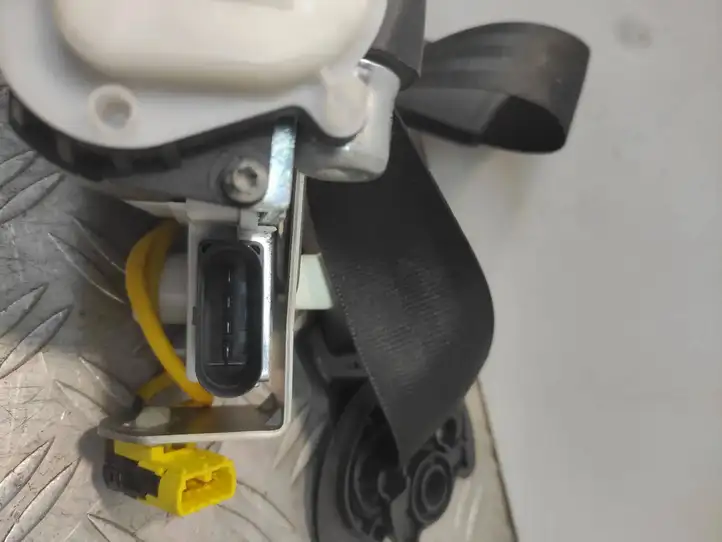 Audi A6 C7 (2011 - 2014) 4G8857705C Передний ремень безопасности — фото 3