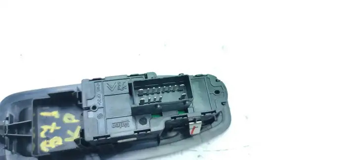 Peugeot 208 (2012 - 2015) 96751127ZD Блок кнопок стеклоподъемников — фото 4