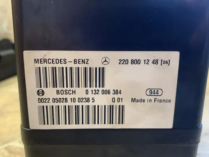 Mercedes-Benz CL C216 (2007 - 2014) 2208001248 Вакуумный насос центрального замка — фото 4