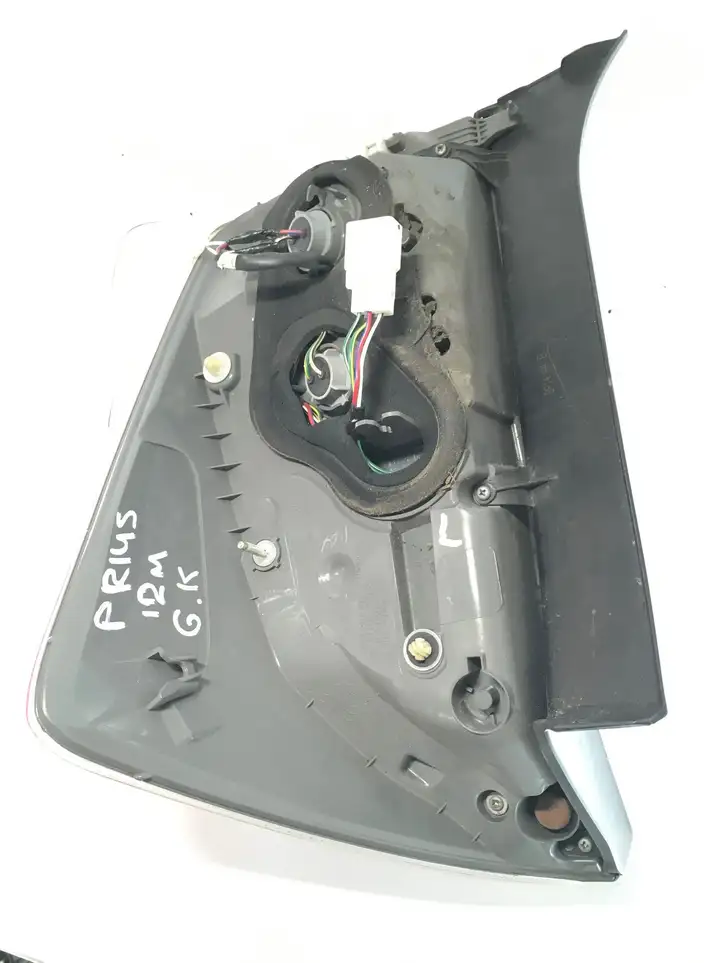 Toyota Prius (XW30) (2009 - 2015) A046040 Задний фонарь в кузове — фото 4