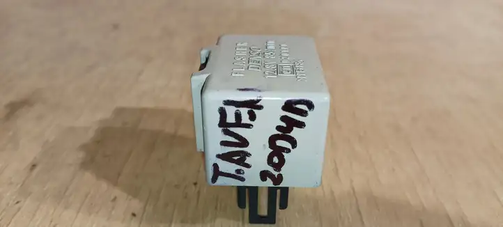 Toyota Avensis T250 (2006 - 2009) 8198005040 Реле аварийных фонарей — фото 8