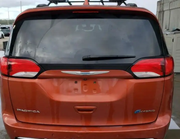 Chrysler Pacifica (2016 - ) Крышка багажника — фото 1