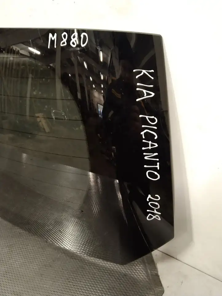Kia Picanto (2017 - ) Стекло двери багажника — фото 2