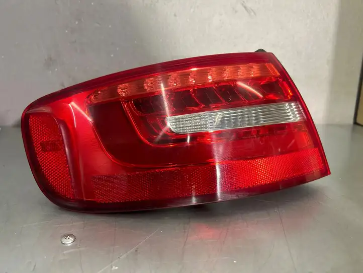 Audi A4 S4 B8 8K (2007 - 2011) 8K9945095D Задний фонарь в кузове — фото 1