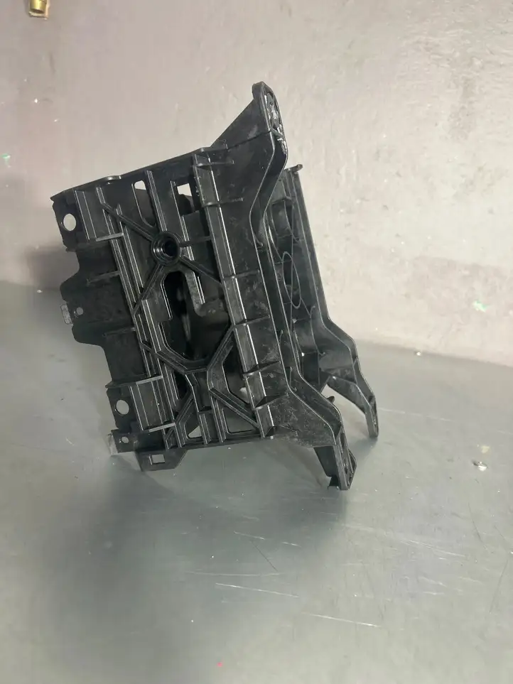 Audi A4 S4 B8 8K (2007 - 2011) 8T0907368A Кронштейн GPS-навигатора — фото 2