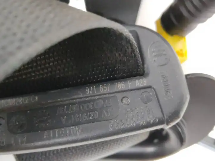 Porsche Taycan 9J1 (2019 - ) 9J1857706F Передний ремень безопасности — фото 4