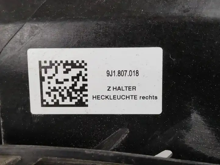 Porsche Taycan 9J1 (2019 - ) 9J1807018 Кронштейн заднего бампера — фото 4