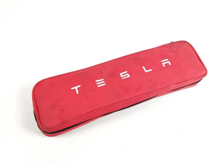 Tesla Model 3 (2017 - 2023) Автомобильная аптечка — фото 1